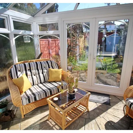 Self Contained Flat With Private Garden & Parking Apartamento Sandown Exterior foto