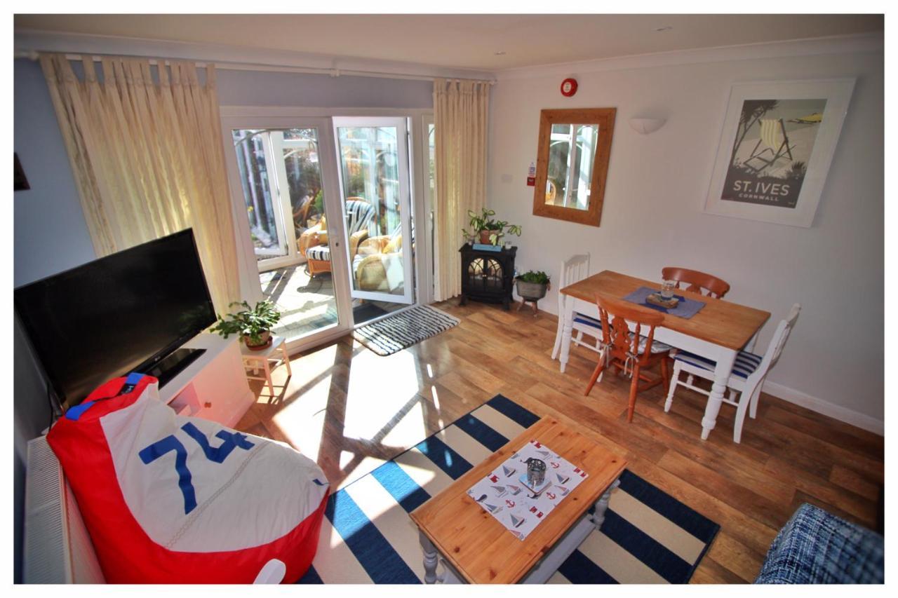 Self Contained Flat With Private Garden & Parking Apartment Sandown