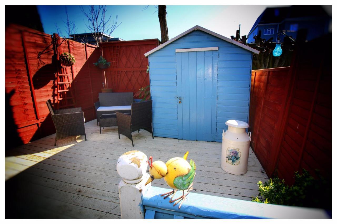 Self Contained Flat With Private Garden & Parking Apartment