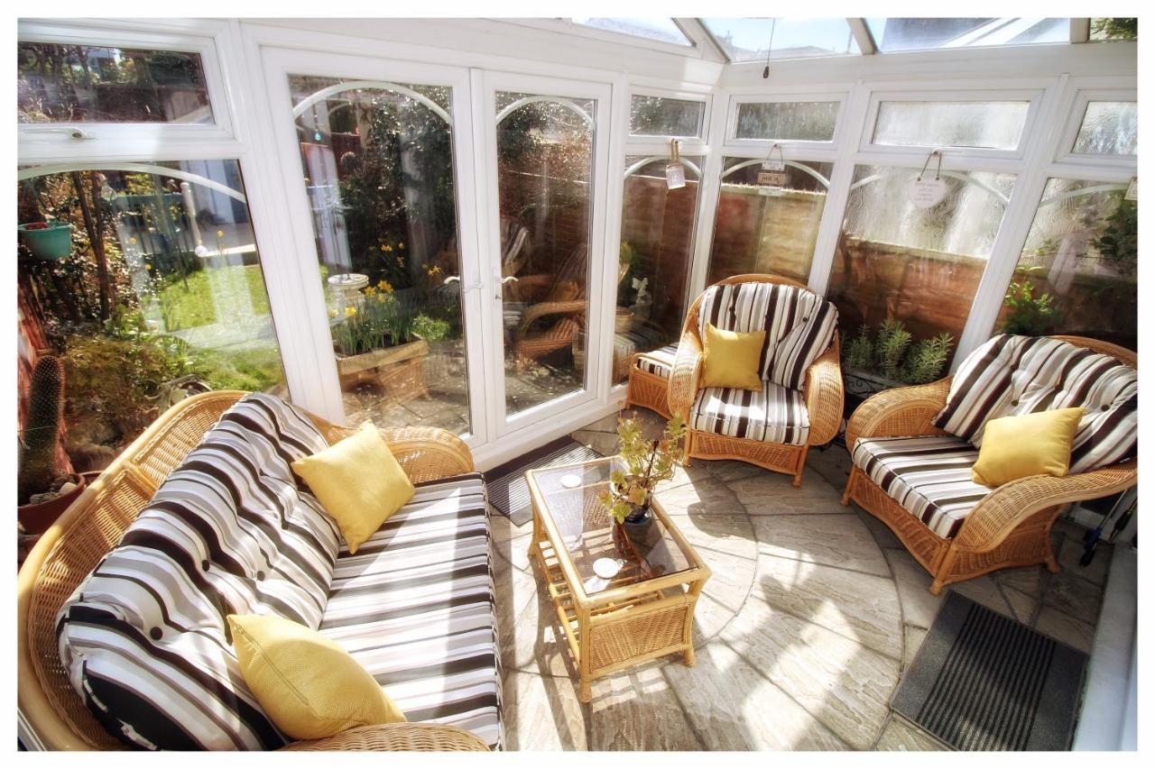 Apartment Self Contained Flat With Private Garden & Parking