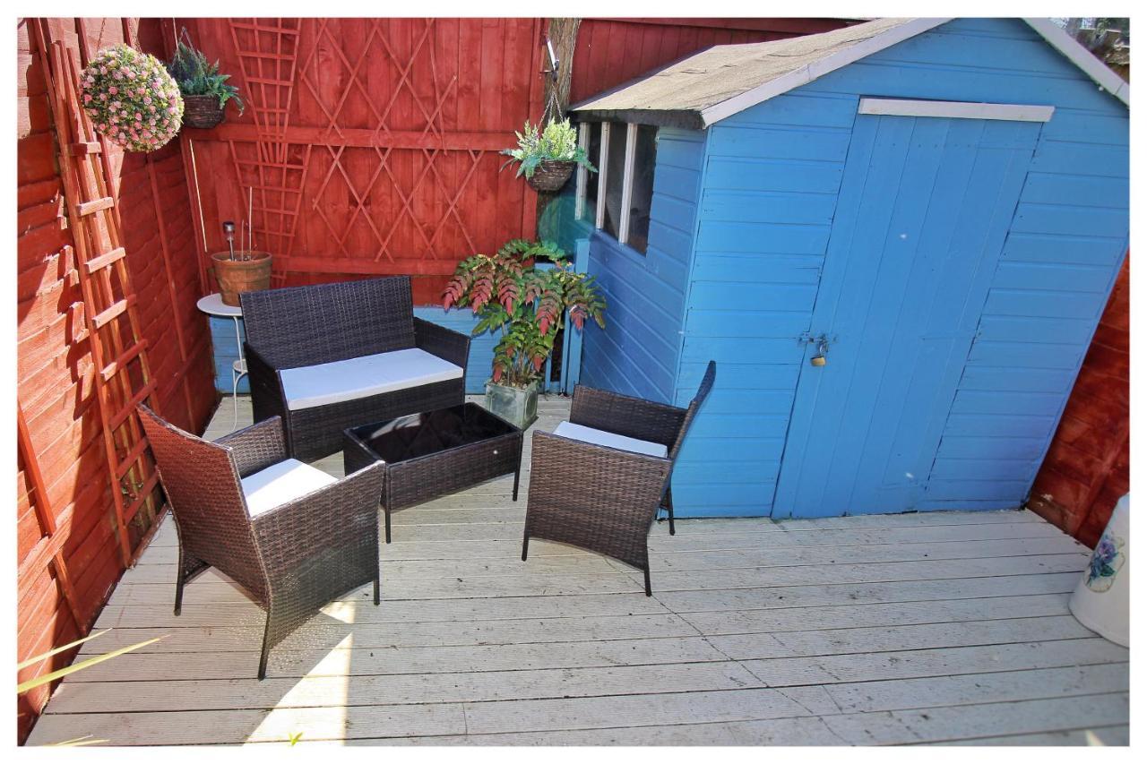 Self Contained Flat With Private Garden & Parking Apartment