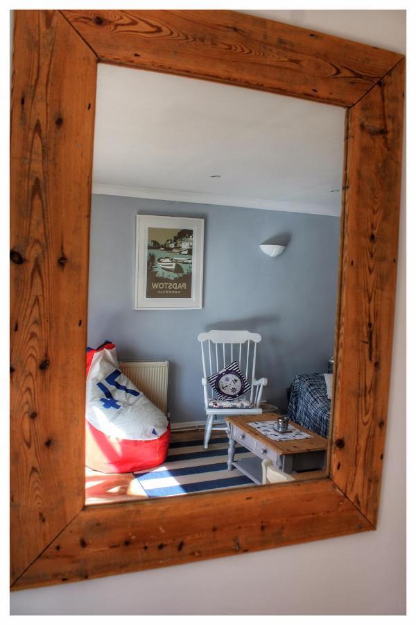 Self Contained Flat With Private Garden & Parking Apartment