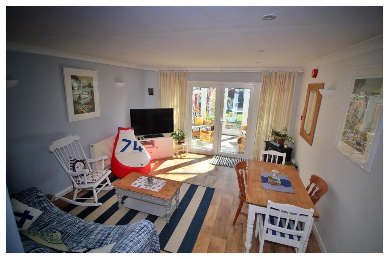 Apartment Self Contained Flat With Private Garden & Parking